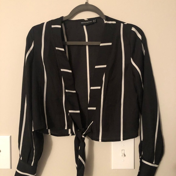 Tie front striped crop top - Picture 2 of 3